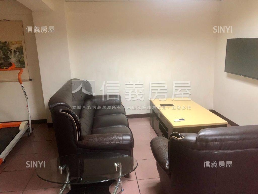 仁愛國中大面寬店面房屋室內格局與周邊環境