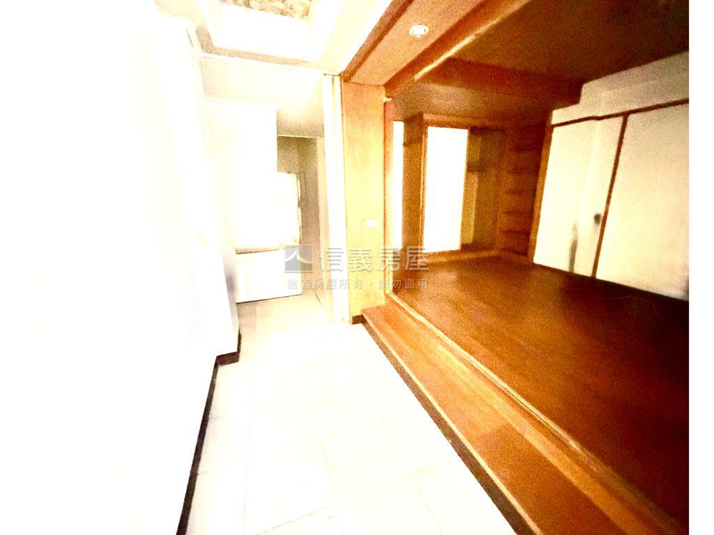 捷運旁－鶯桃住商透天好宅房屋室內格局與周邊環境