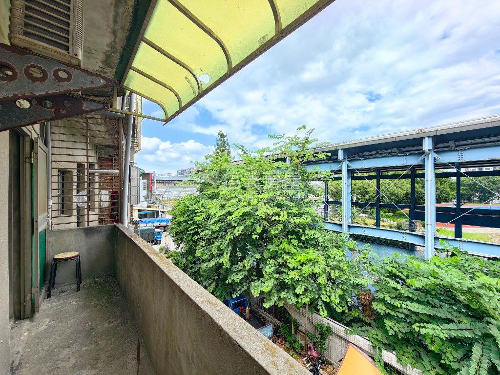 捷運旁－鶯桃住商透天好宅房屋室內格局與周邊環境