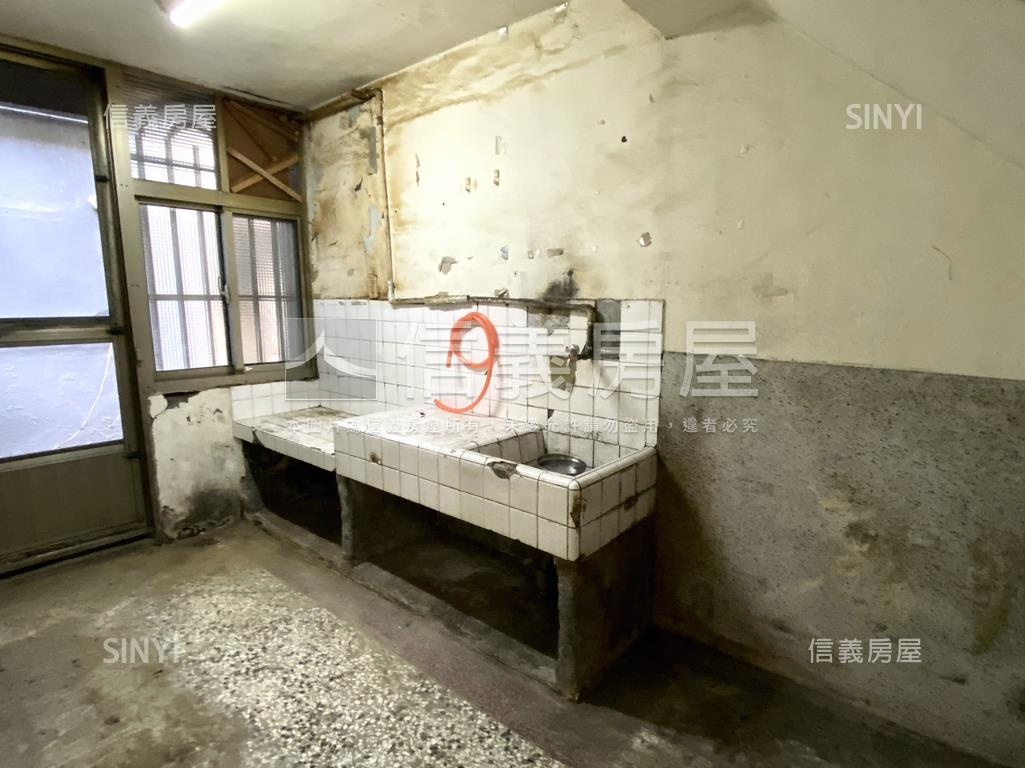近草衙道大地坪透天房屋室內格局與周邊環境
