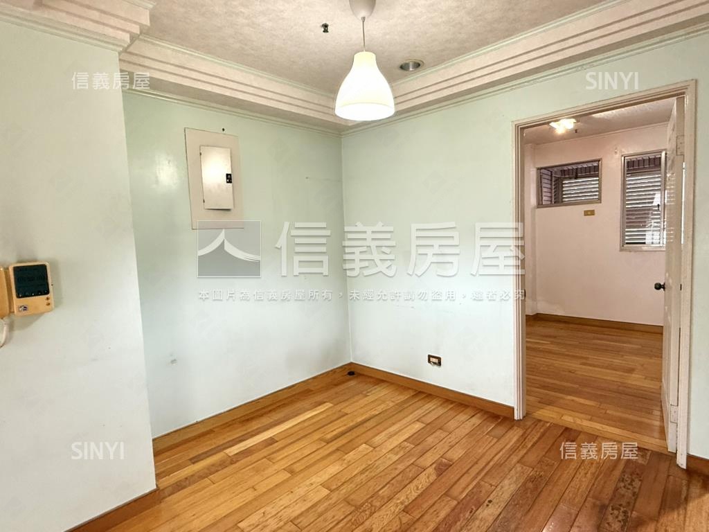 地中海夕陽海哇三房平車房屋室內格局與周邊環境