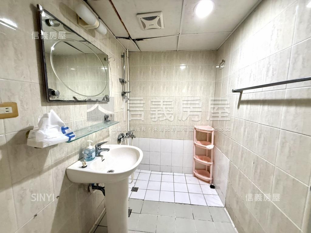 地中海夕陽海哇三房平車房屋室內格局與周邊環境