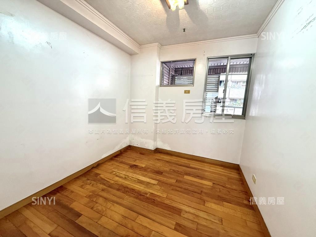 地中海夕陽海哇三房平車房屋室內格局與周邊環境