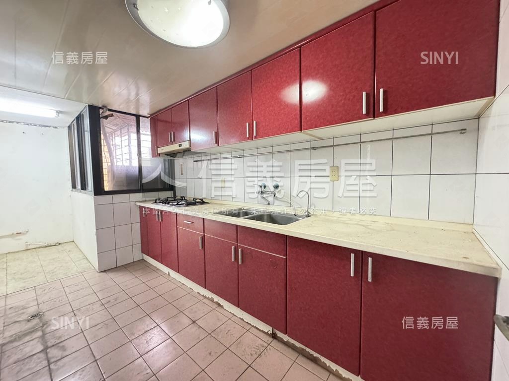 南西低公設河岸大坪數房屋室內格局與周邊環境