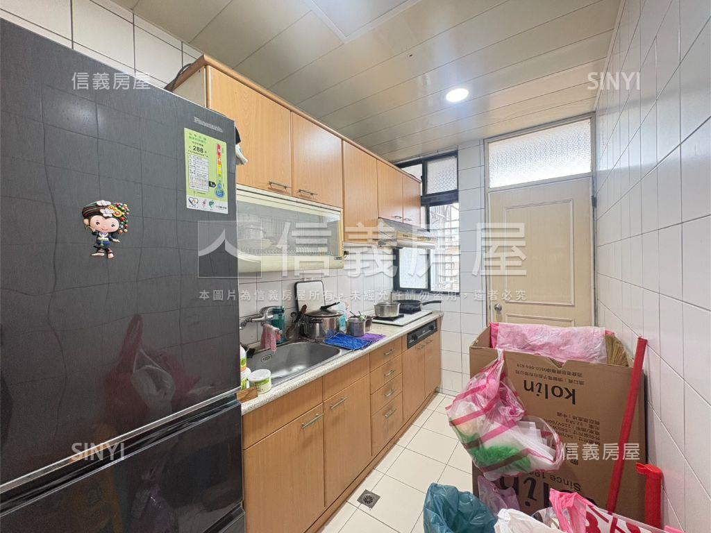 中正路方正格局採光好三房房屋室內格局與周邊環境