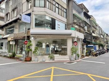 大巨蛋朝牌三角窗△店王