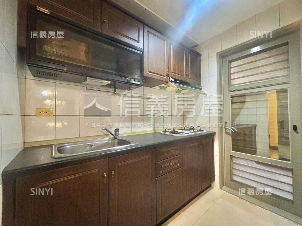 農十六特區亞歷山大２房房屋室內格局與周邊環境