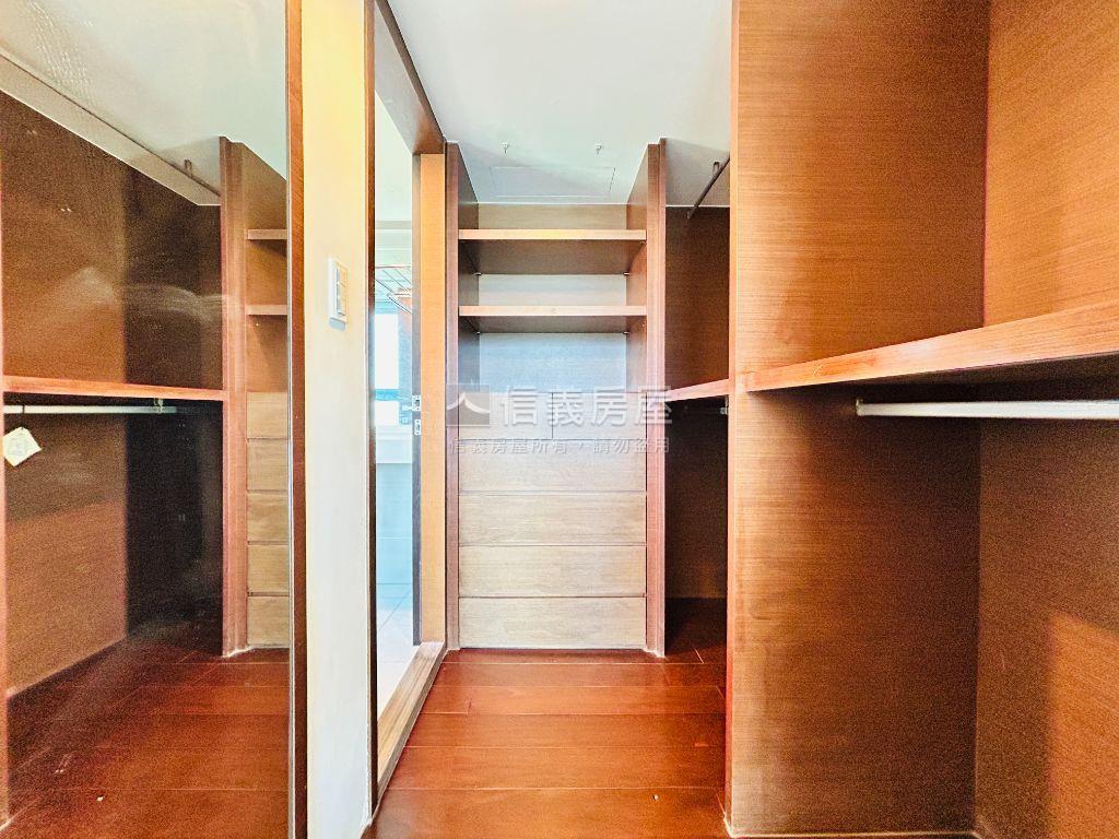天高。山與河的彼端房屋室內格局與周邊環境