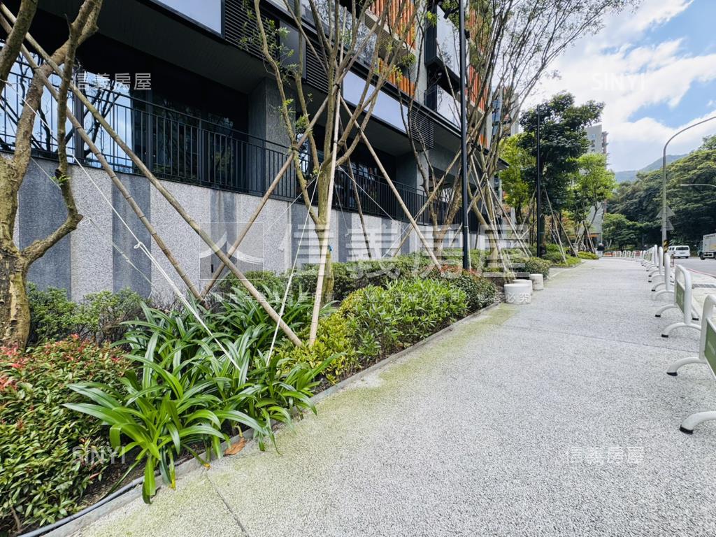 沐川邊間２房２衛＋車位房屋室內格局與周邊環境