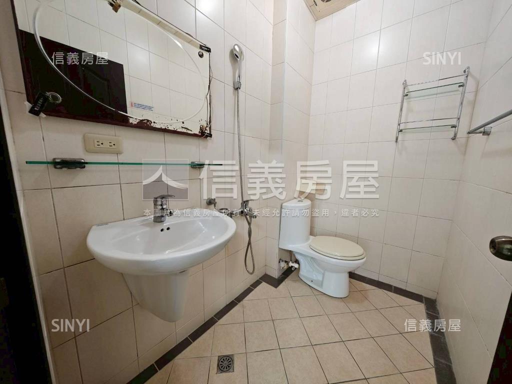南應大熱鬧吃市店面房屋室內格局與周邊環境