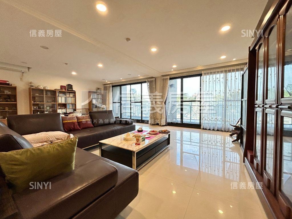 八期秀泰生活圈四房雙車位房屋室內格局與周邊環境