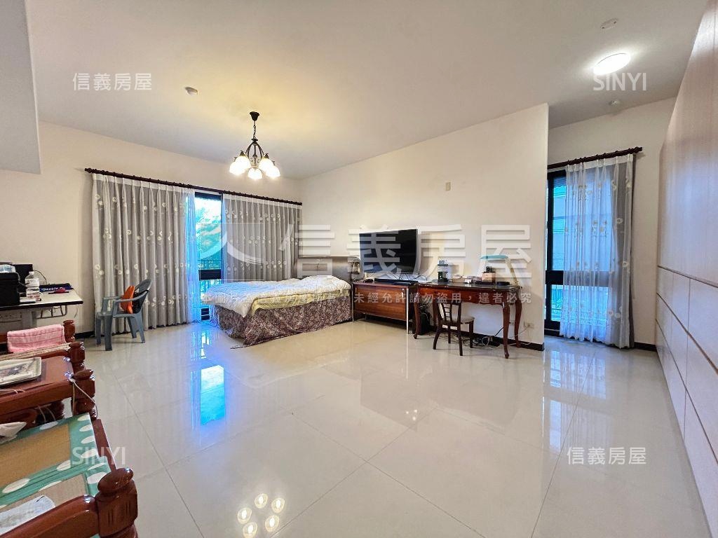 八期秀泰生活圈四房雙車位房屋室內格局與周邊環境