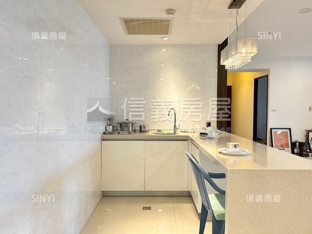 八期秀泰生活圈四房雙車位房屋室內格局與周邊環境