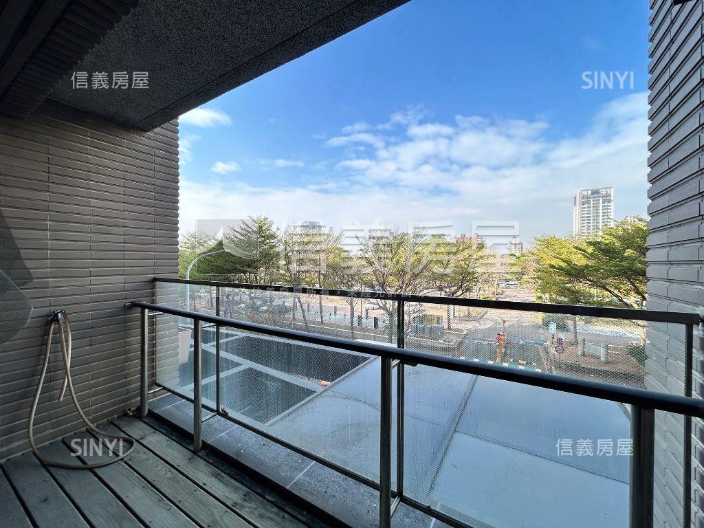 八期秀泰生活圈四房雙車位房屋室內格局與周邊環境