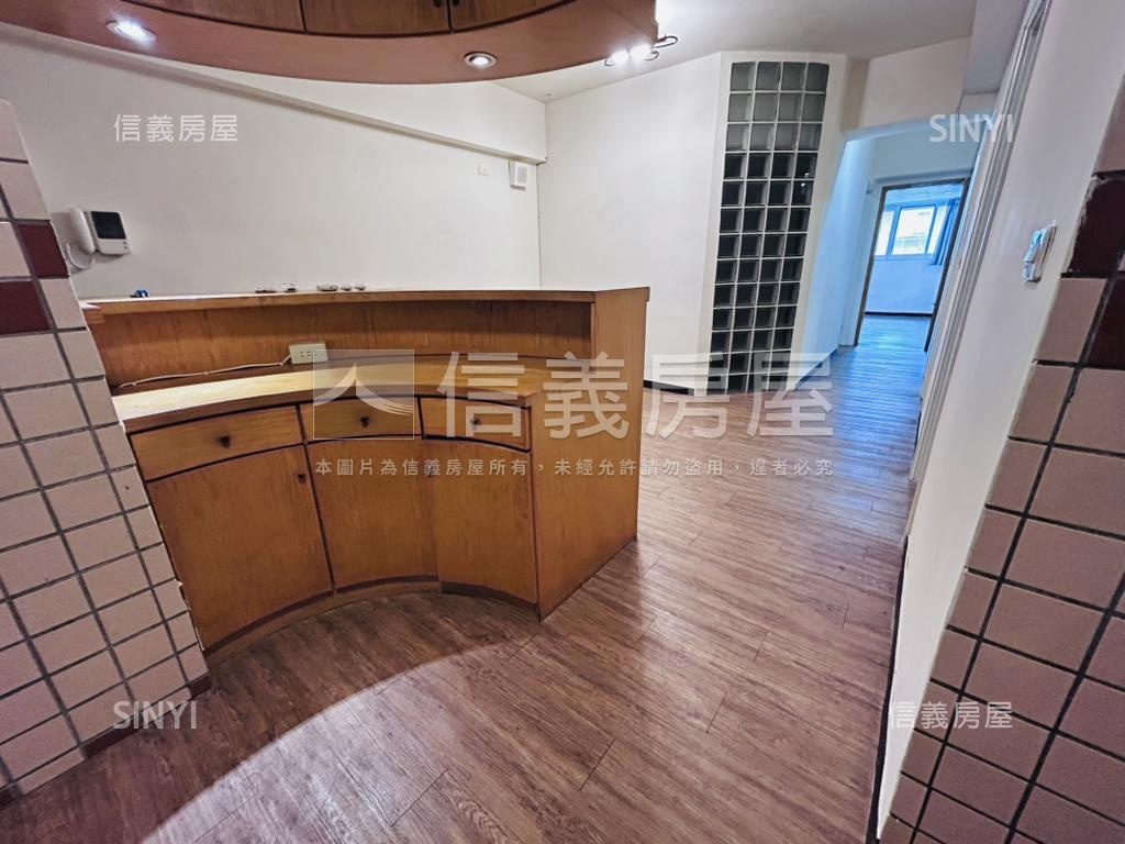 來看喔！近捷運中山北三房房屋室內格局與周邊環境