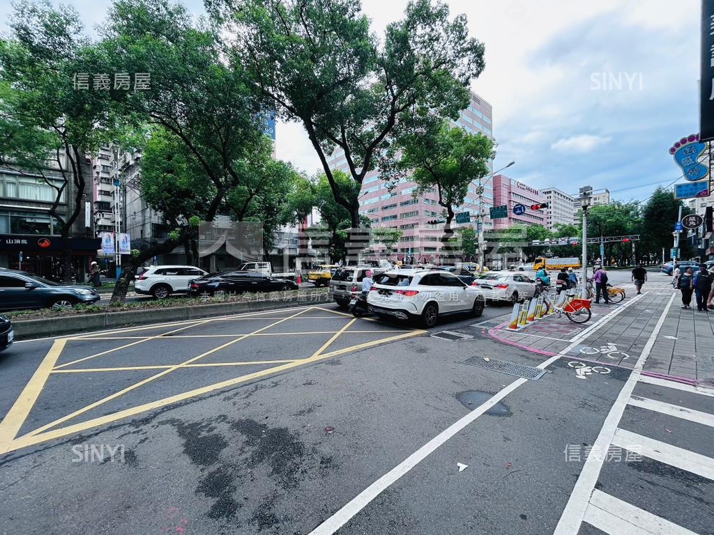 來看喔！近捷運中山北三房房屋室內格局與周邊環境