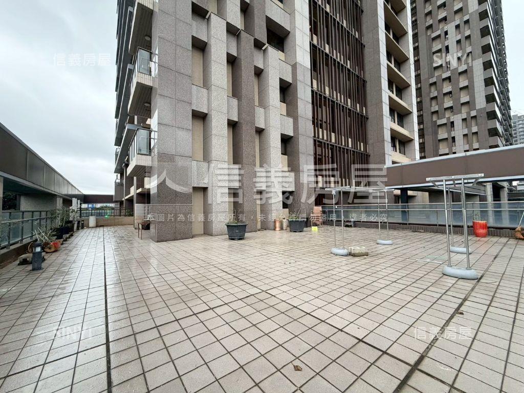 皇翔傳家露臺戶配坡平車位房屋室內格局與周邊環境