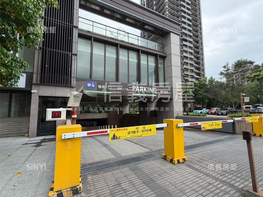 皇翔傳家露臺戶配坡平車位房屋室內格局與周邊環境