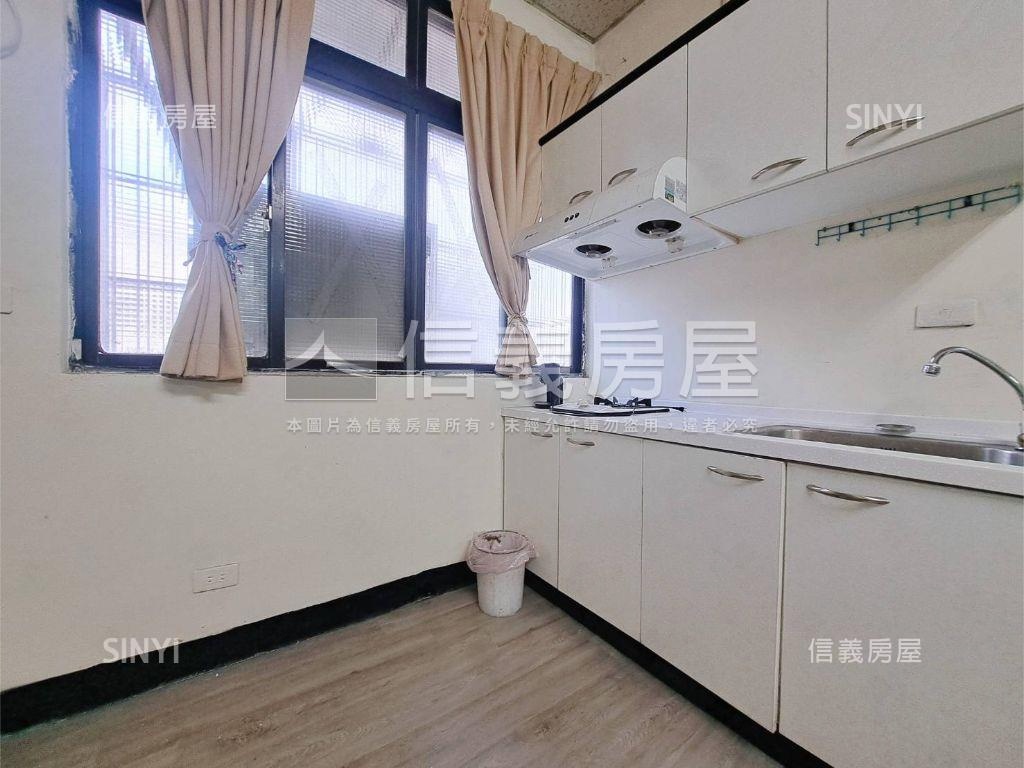 長榮京華雙併大空間房屋室內格局與周邊環境