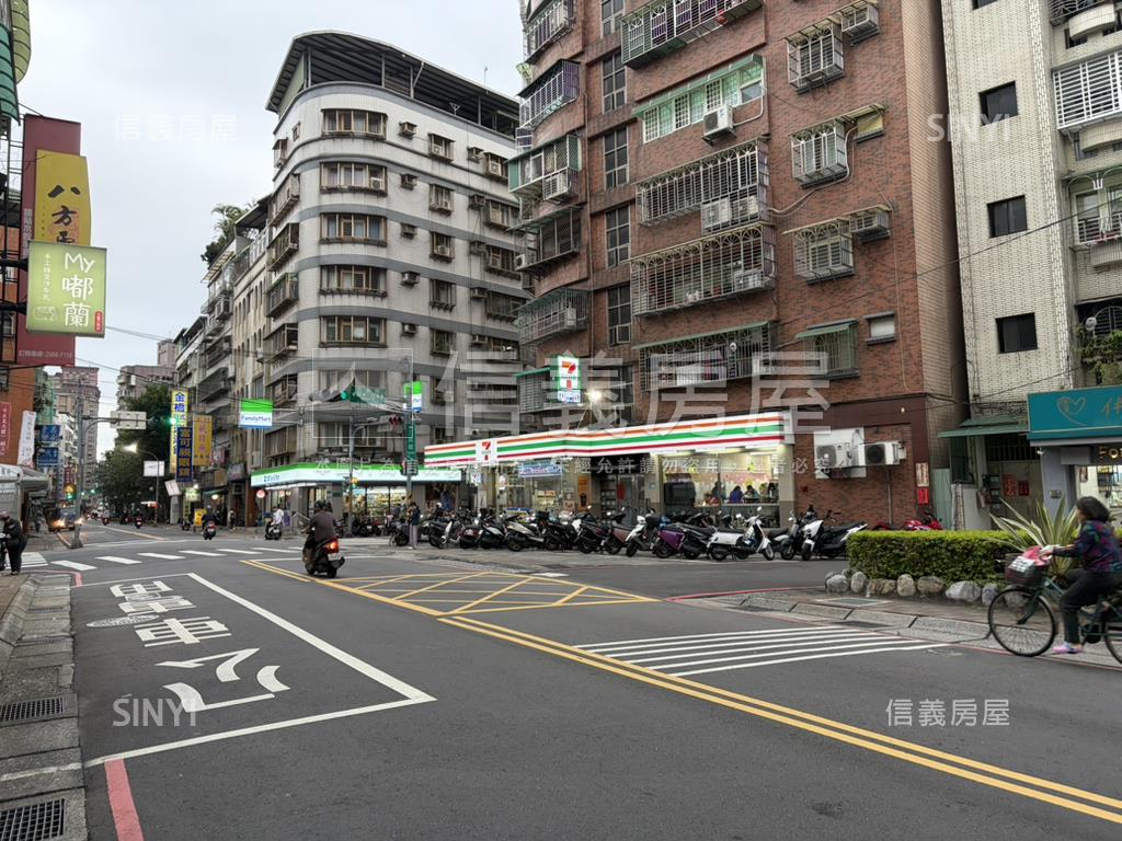 正三民街上。黃金店面房屋室內格局與周邊環境