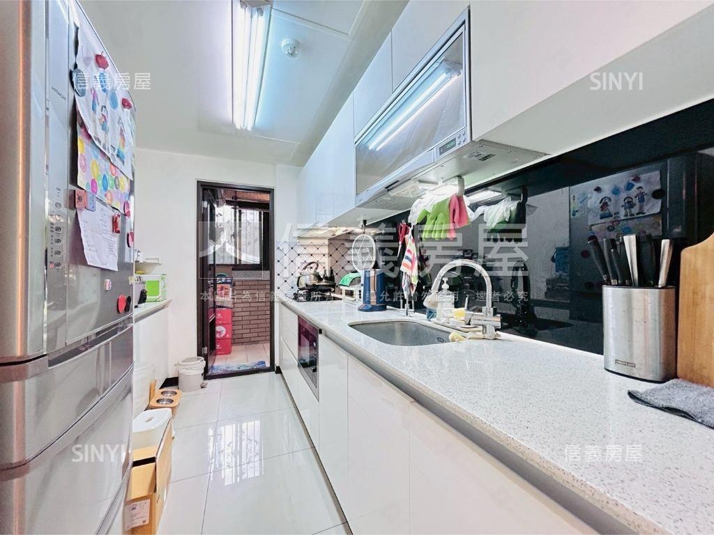 ★專任巴黎線上三房車位★房屋室內格局與周邊環境