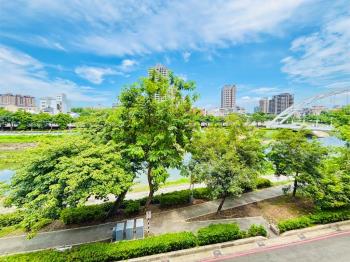 近高大河岸景觀採光三房
