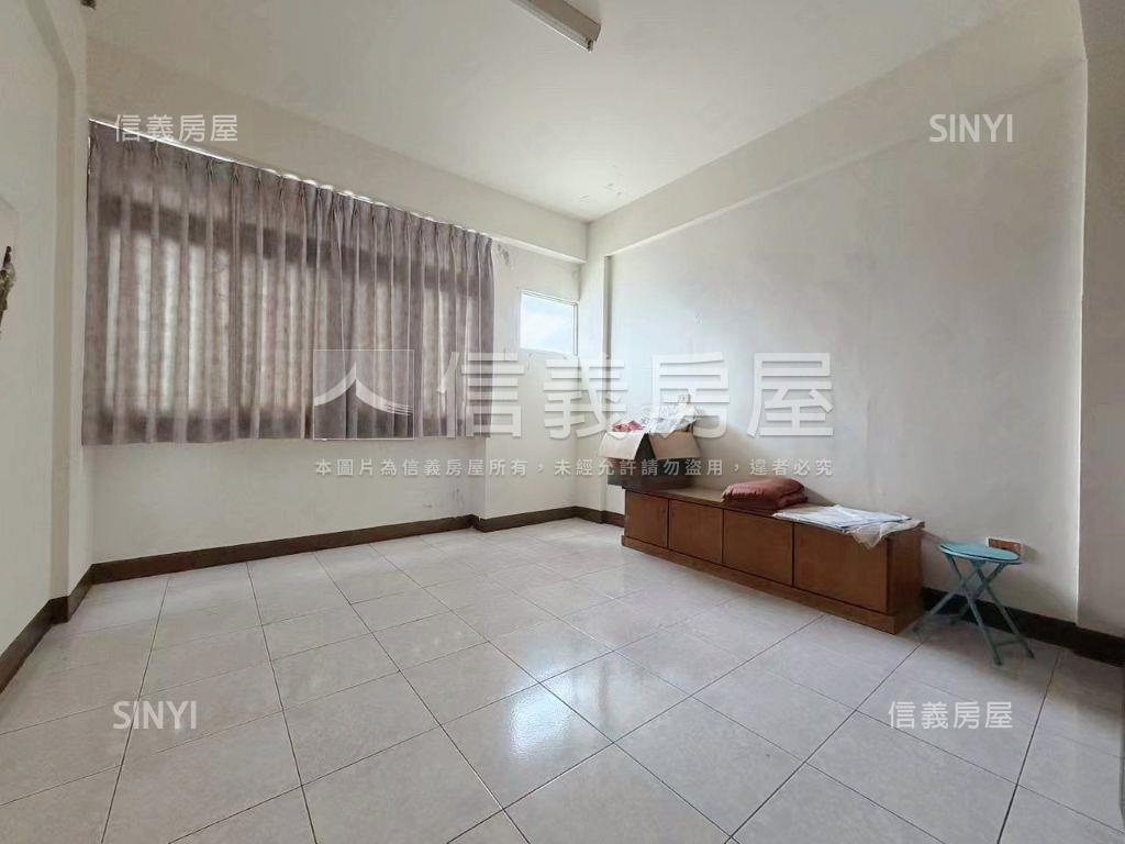 楠梓稀有鐵賣正街透店房屋室內格局與周邊環境