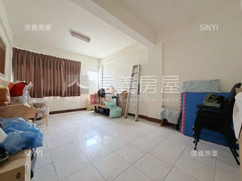 楠梓稀有鐵賣正街透店房屋室內格局與周邊環境