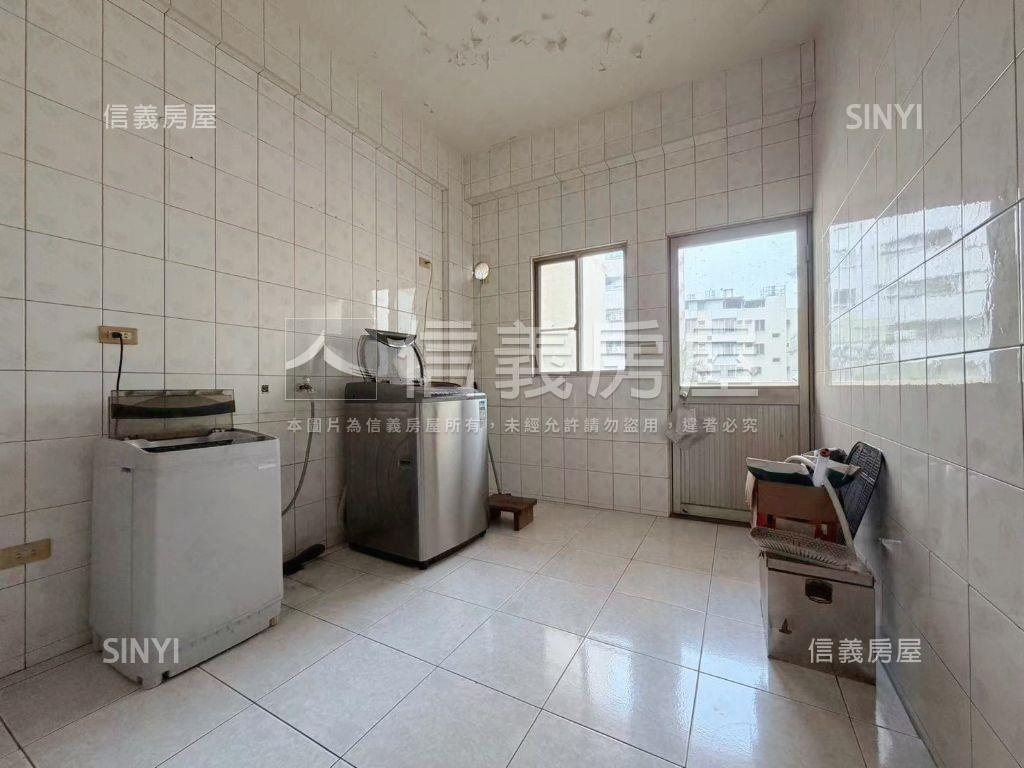 楠梓稀有鐵賣正街透店房屋室內格局與周邊環境