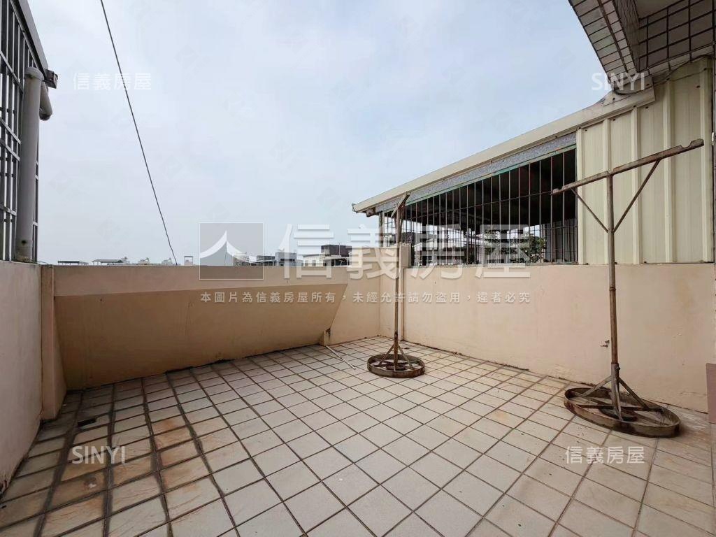 楠梓稀有鐵賣正街透店房屋室內格局與周邊環境