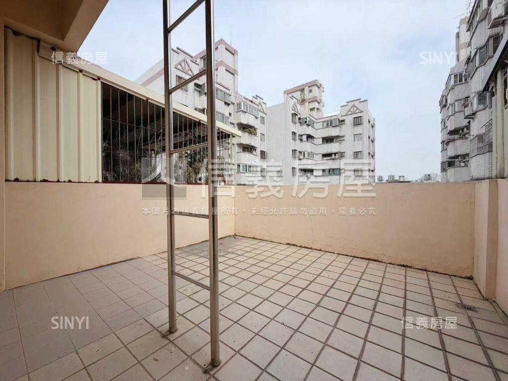 楠梓稀有鐵賣正街透店房屋室內格局與周邊環境