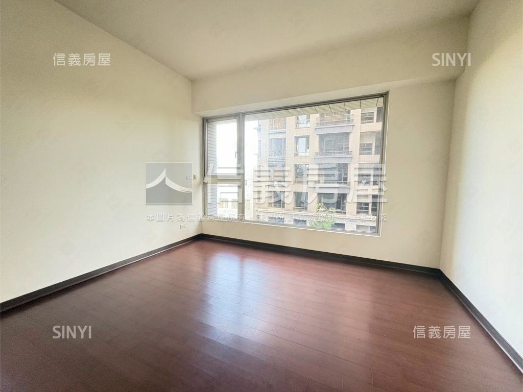 東方晶典磅礡４房豪邸房屋室內格局與周邊環境