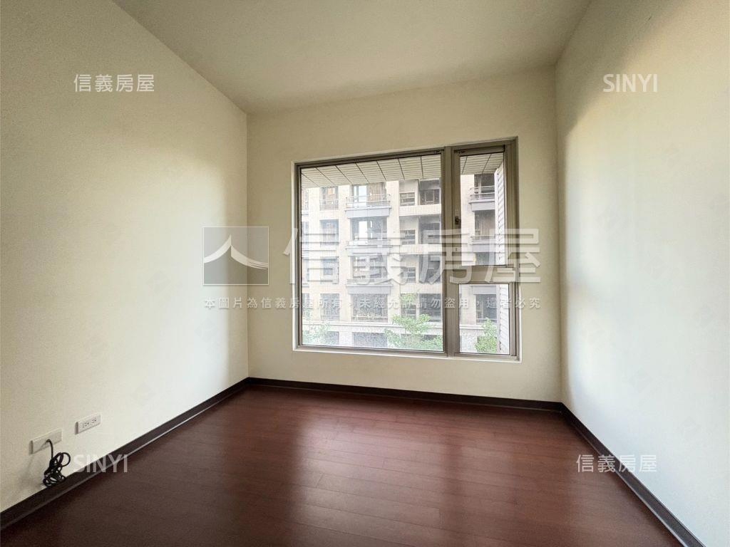 東方晶典磅礡４房豪邸房屋室內格局與周邊環境