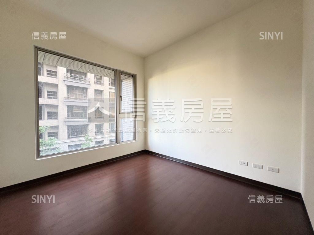 東方晶典磅礡４房豪邸房屋室內格局與周邊環境