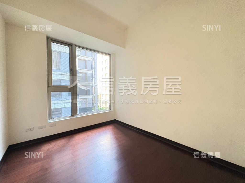 東方晶典磅礡４房豪邸房屋室內格局與周邊環境