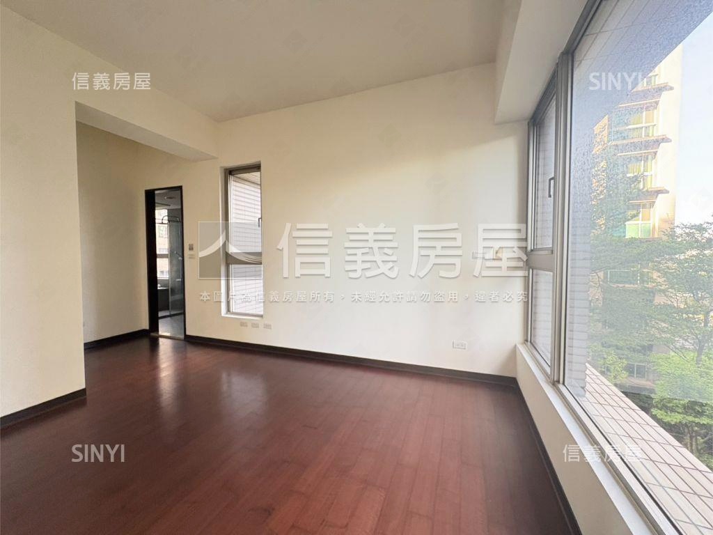 東方晶典磅礡４房豪邸房屋室內格局與周邊環境