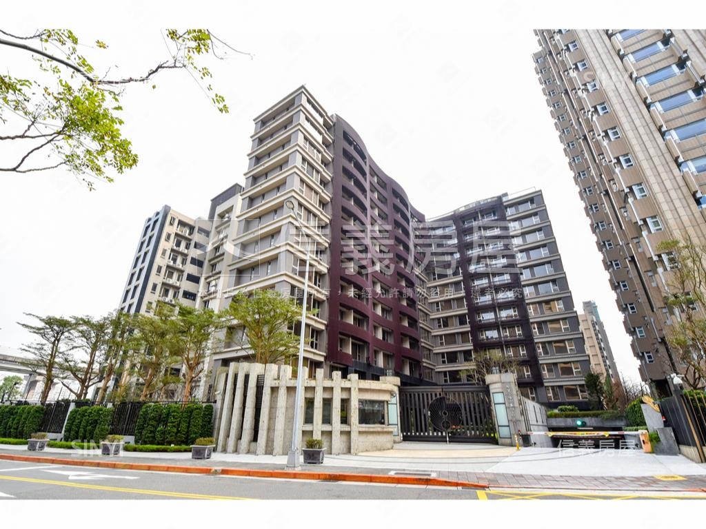 東方晶典磅礡４房豪邸房屋室內格局與周邊環境