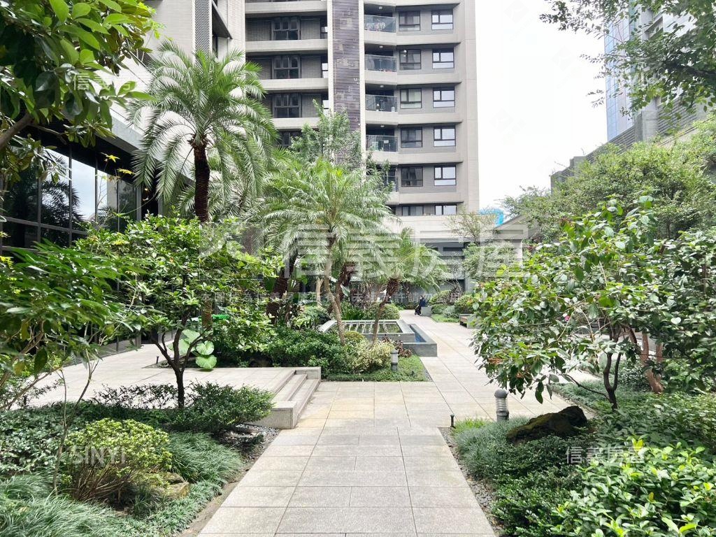 高級裝潢兩房兩位平面車位房屋室內格局與周邊環境