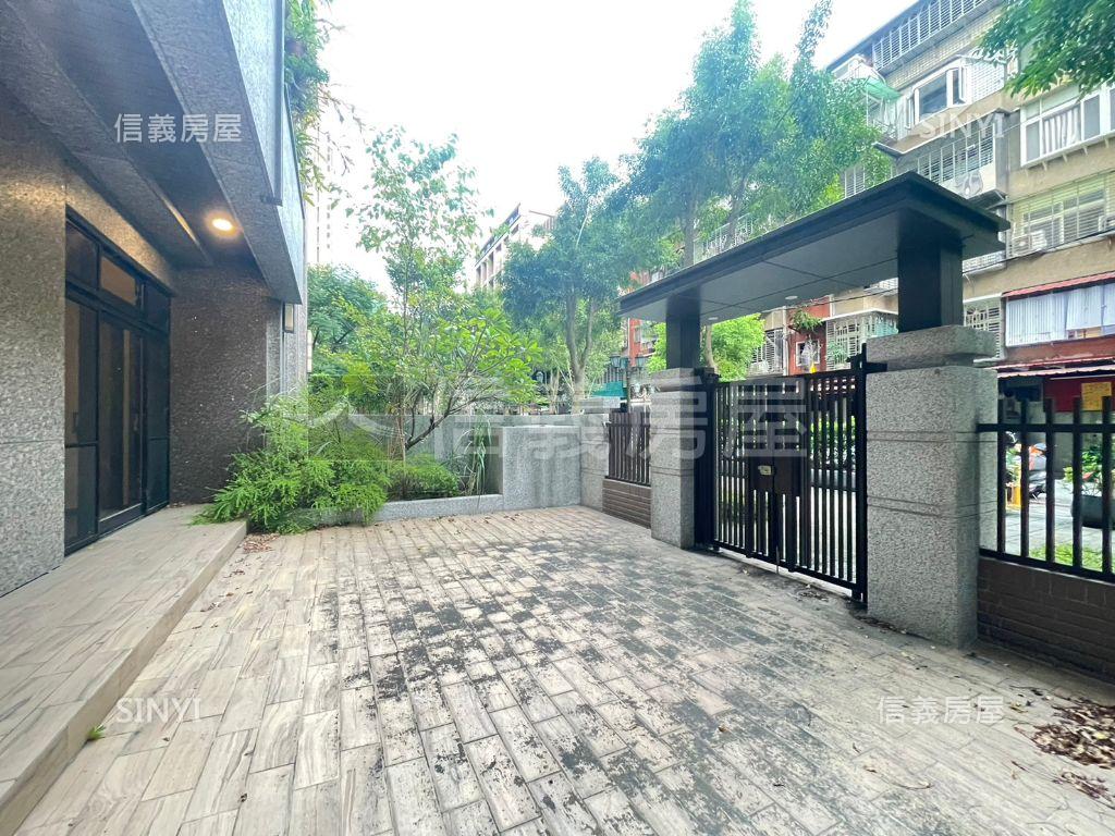 近板橋挑高庭園戶附雙車位房屋室內格局與周邊環境