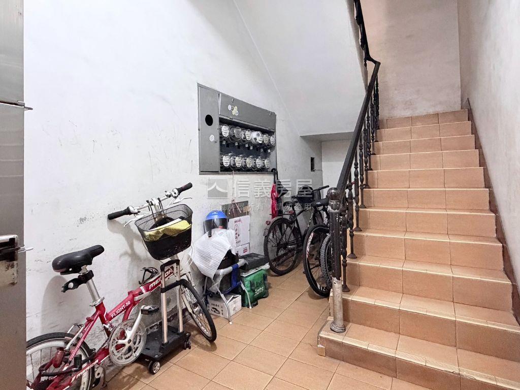 中都生活圈近車站公寓２Ｆ房屋室內格局與周邊環境