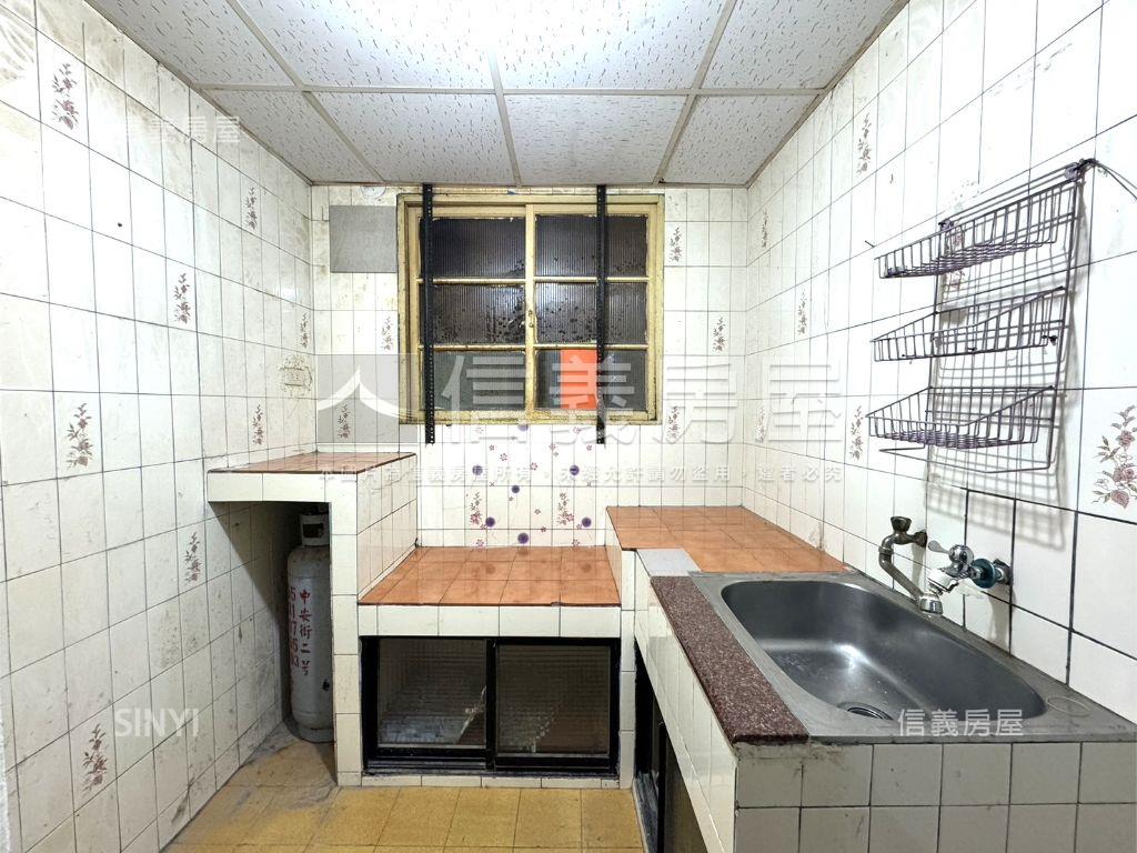 近宏泰市場方正大空間美寓房屋室內格局與周邊環境