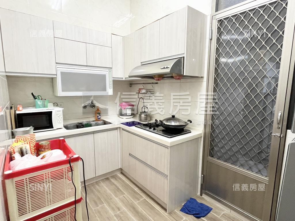 正路翻修透天店面房屋室內格局與周邊環境