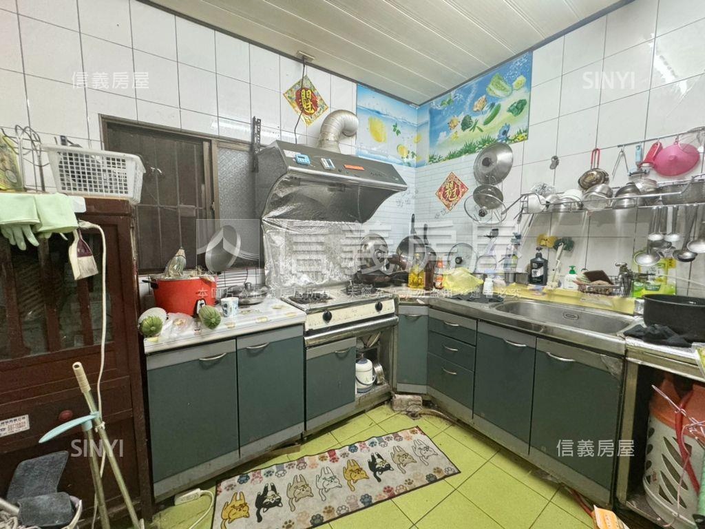 立新國小有孝親房臨路透天房屋室內格局與周邊環境