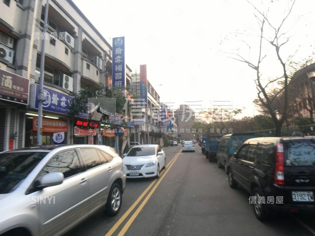 立新國小有孝親房臨路透天房屋室內格局與周邊環境