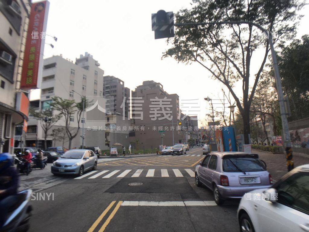 立新國小有孝親房臨路透天房屋室內格局與周邊環境