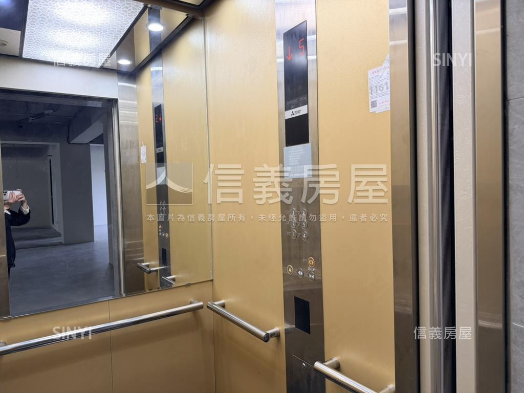 東區住二轉角獨棟電梯金店房屋室內格局與周邊環境