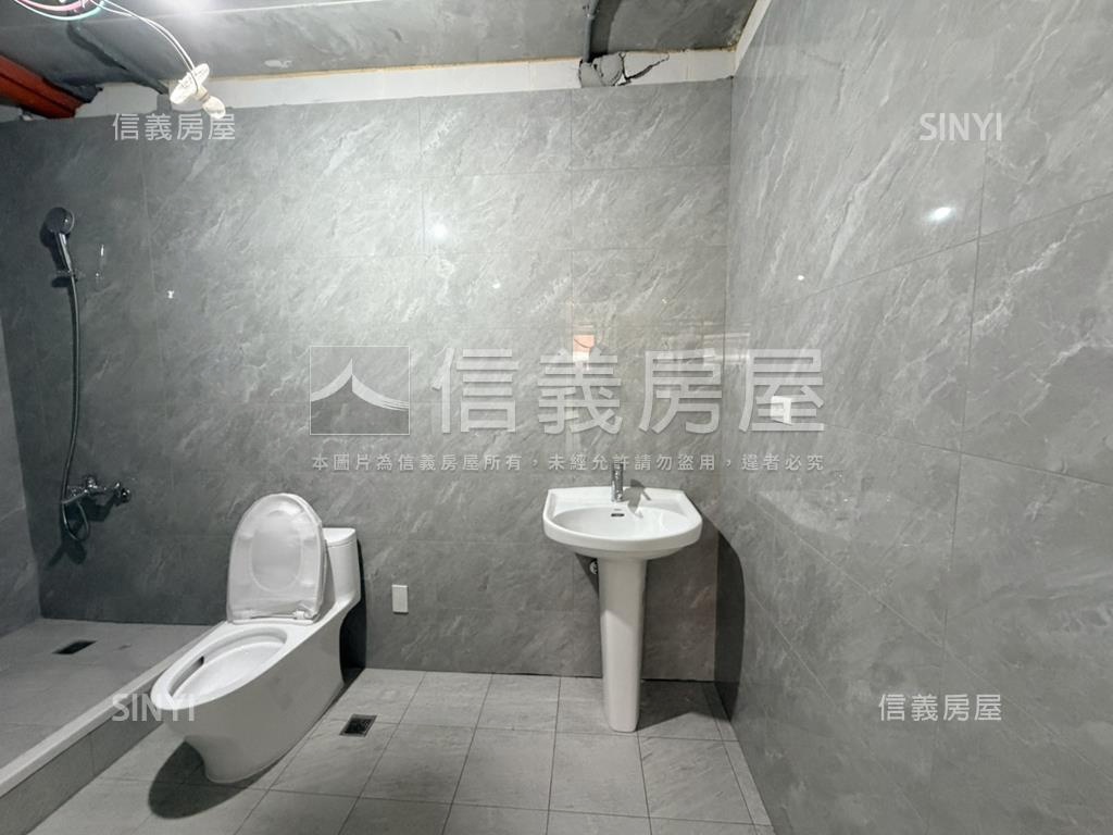 東區住二轉角獨棟電梯金店房屋室內格局與周邊環境