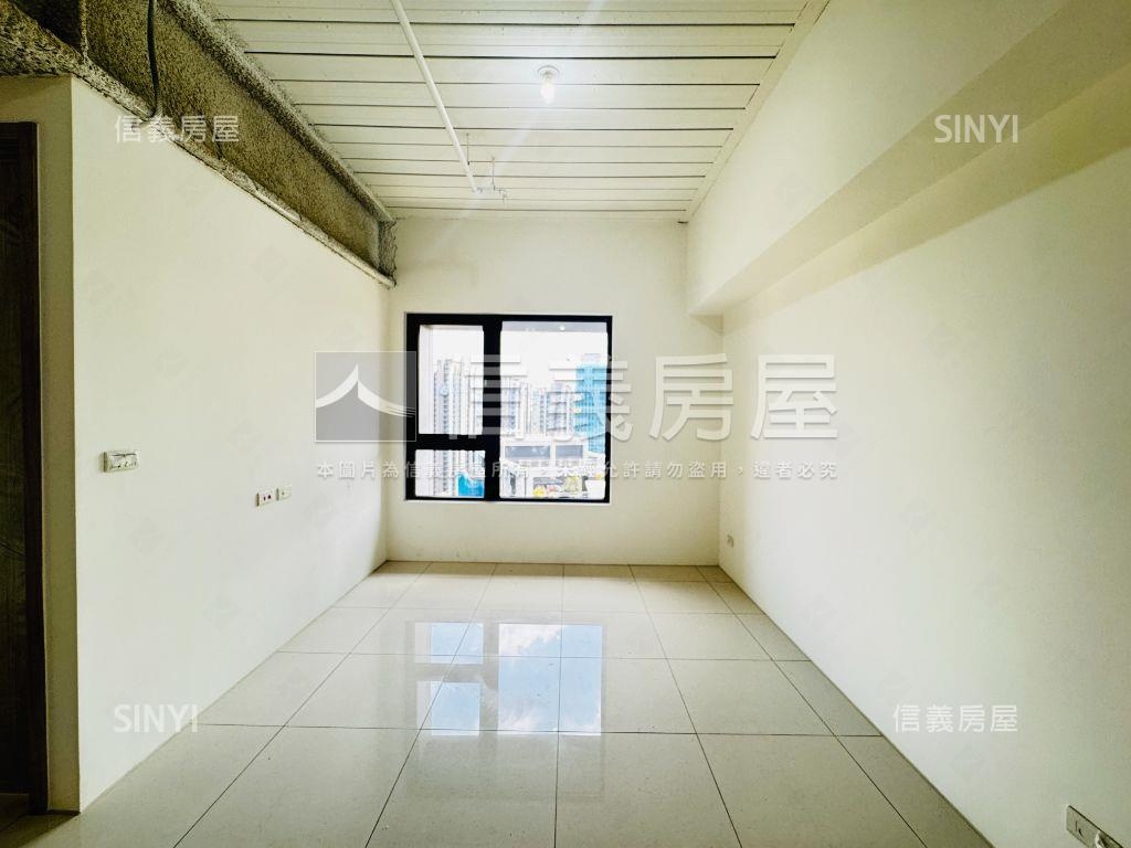 專任擎天森林朝南帝王山景房屋室內格局與周邊環境