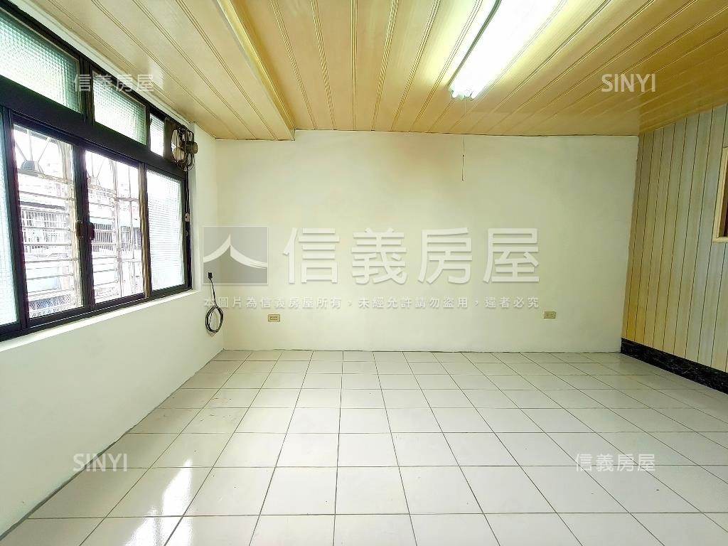 建國街邊間三面採光大空間房屋室內格局與周邊環境