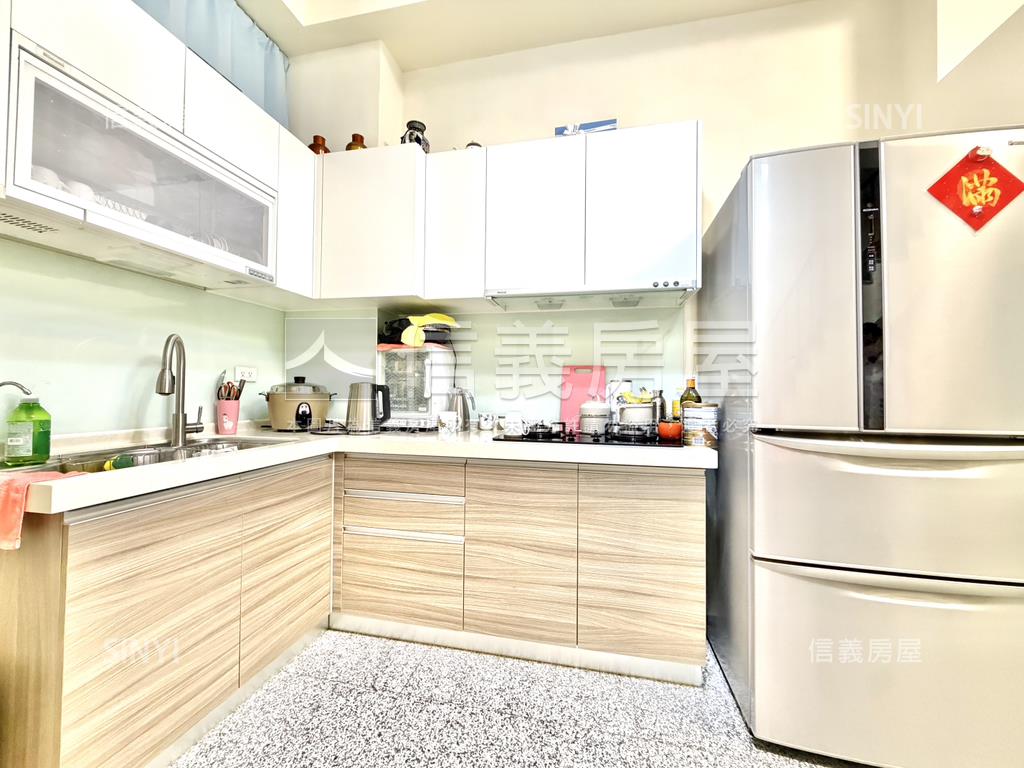 仁里文苑四房邊間前院別墅房屋室內格局與周邊環境